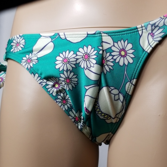 Wildfox | 60's Floral Bikini Bottom - Picture 4 of 7